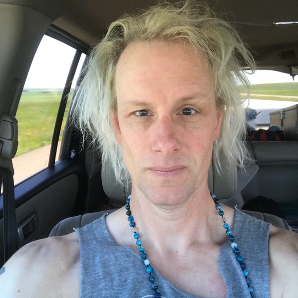 Meet your Posher, Dee - Picture 1 of 1